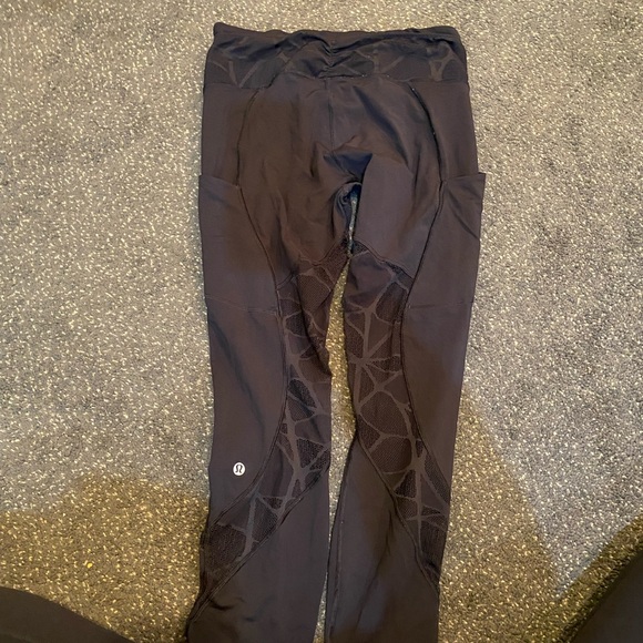 Mesh and lace outrun lululemon leggings - Picture 3 of 6